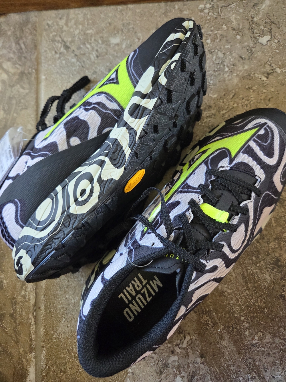 Mizuno Men's Black and Neon Green Trail Running Shoes